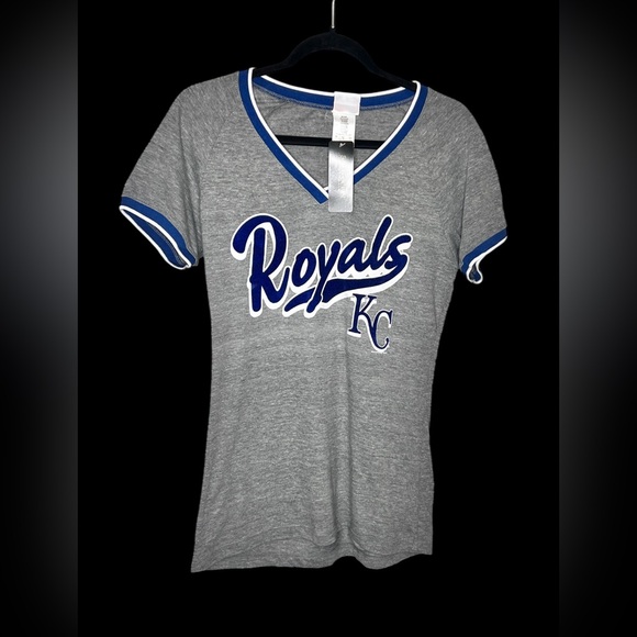 5th & Ocean Kansas City Royals MLB Women's Gray Short Sleeve V-Neck T-Shirt NWT - Picture 1 of 8
